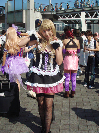 Illustration for article titled Comic Market Cosplayers Cosplaying